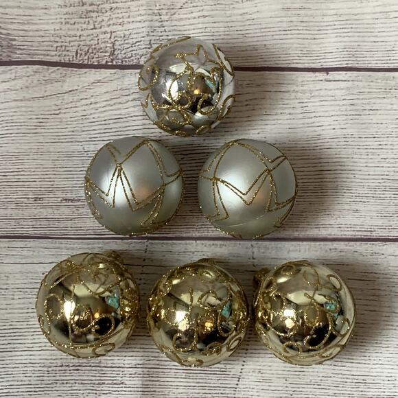 Christmas Ornament Bulbs Plastic Set of 6 Silver and Gold - Picture 1 of 10